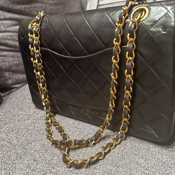 Authentic CHANEL Classic Flap Medium Lambskin Leather Black Gold Hardware - Picture 11 of 16